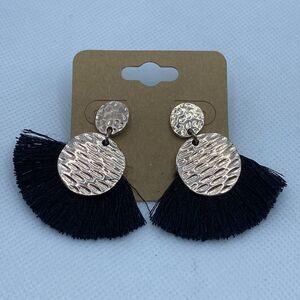 💛 Gold Tone Black Tassel Earrings